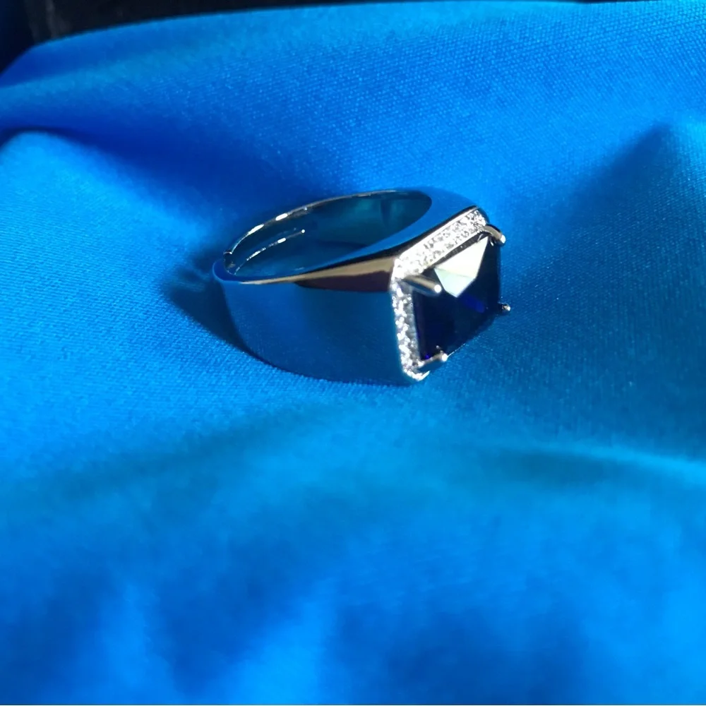 Sterling silver mens ring, the band adjusts to fit